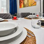 C Airport Apartment *