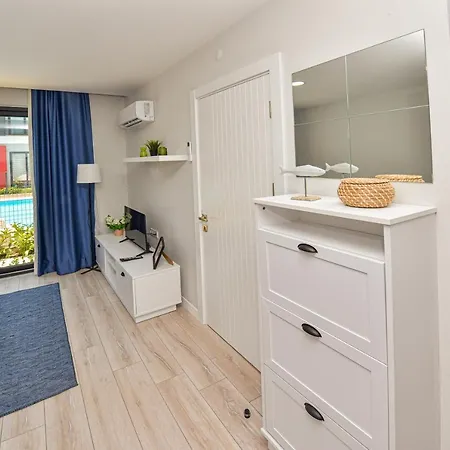 C Airport Apartment *