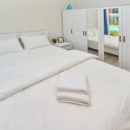 C Airport Apartment *