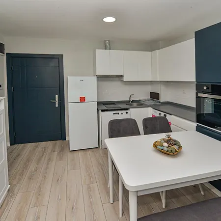 C Airport Apartament *