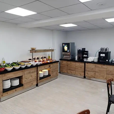 C Airport Apartment