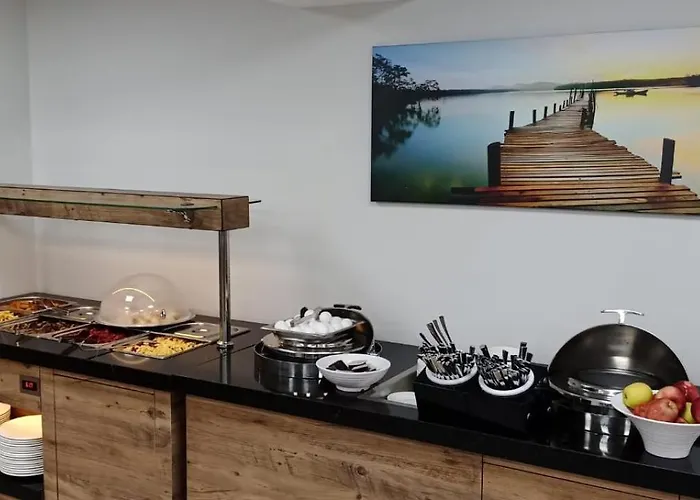 C Airport Apartament *