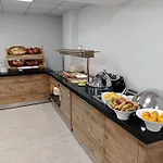 C Airport Apartment